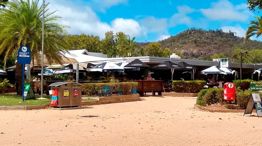 Picnic Bay Hotel