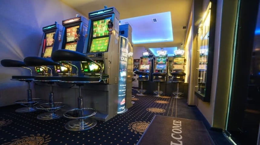 Sala de Joguri Maxbet Rucar Market